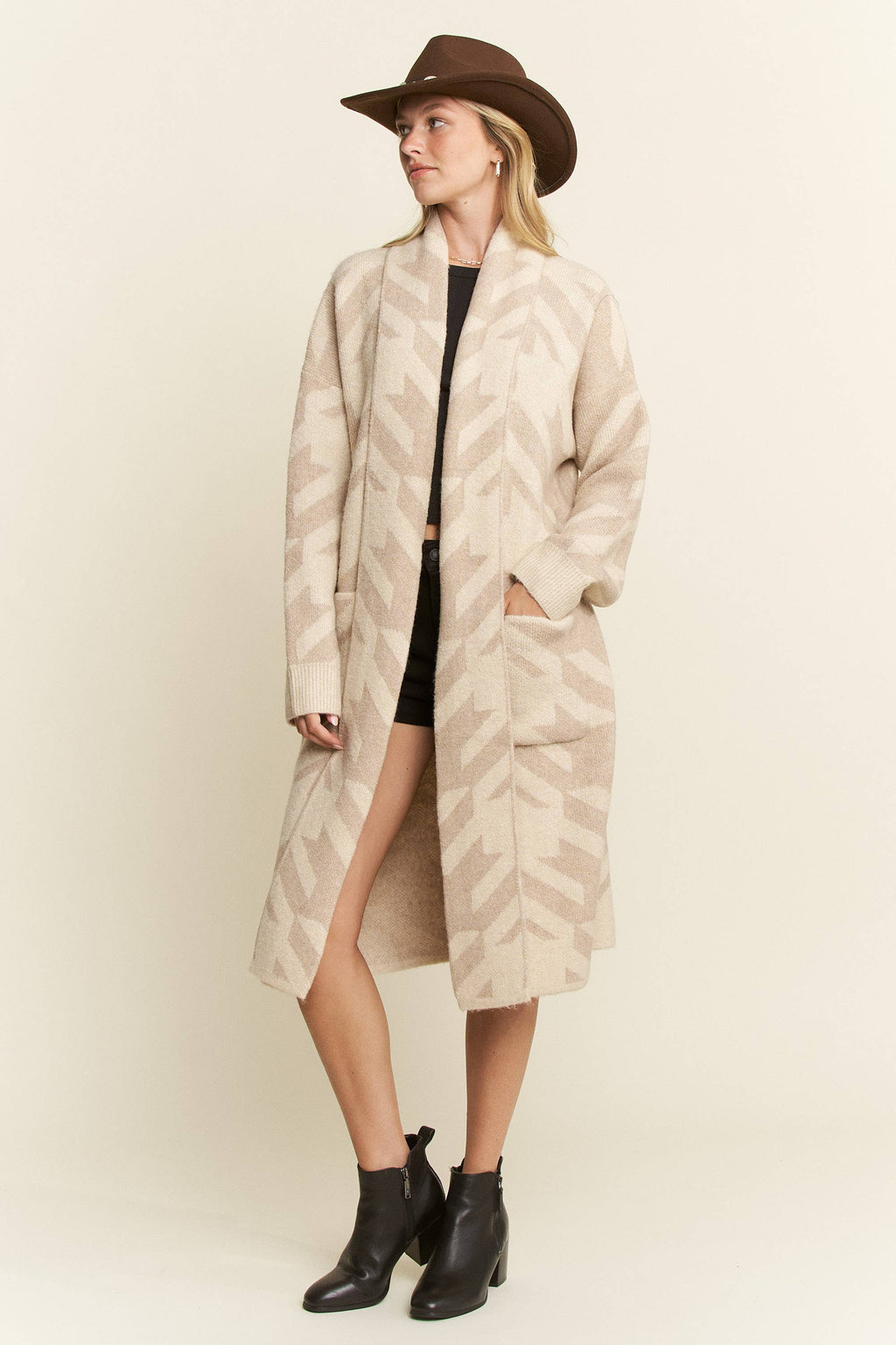 GIANT HOUNDSTOOTH PRINT CARDIGAN: OATMEAL Sizes S/M, L/XL, 1XL/2XL