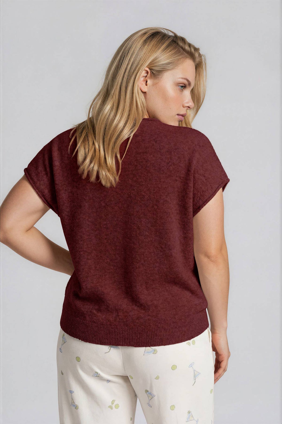 PLUS RAW EDGE SLEEVELESS LIGHTWEIGHT CARDIGAN: BURGUNDY