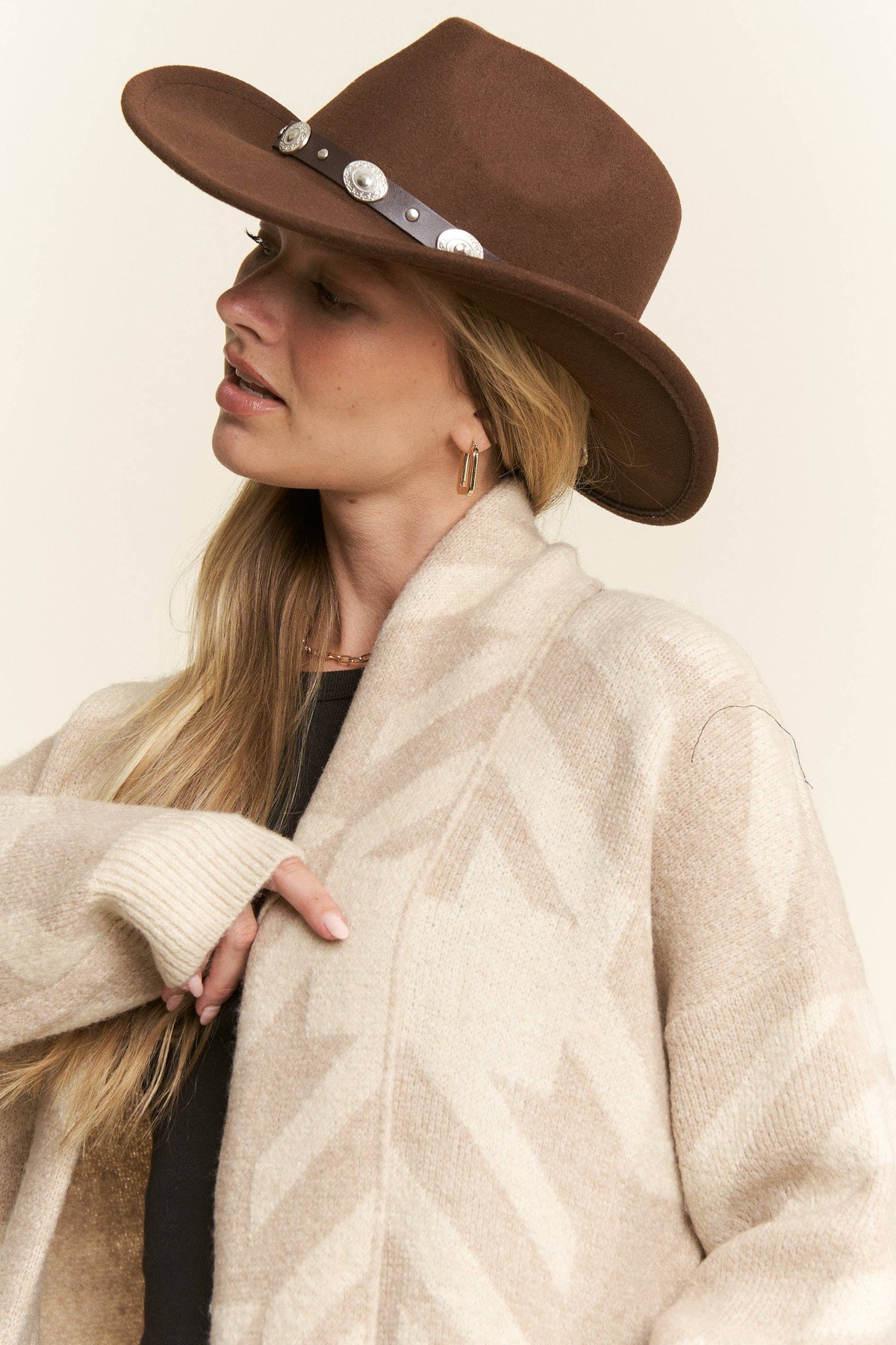 GIANT HOUNDSTOOTH PRINT CARDIGAN: OATMEAL Sizes S/M, L/XL, 1XL/2XL