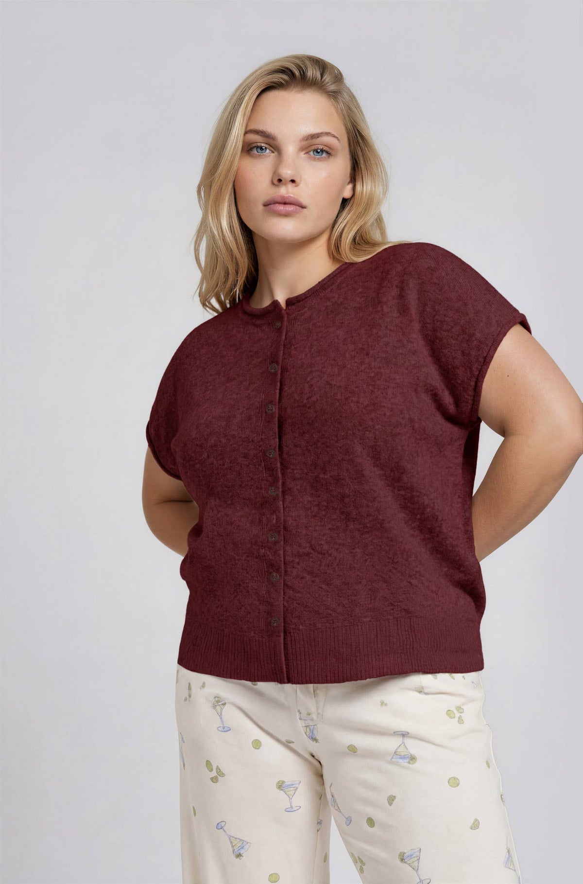 PLUS RAW EDGE SLEEVELESS LIGHTWEIGHT CARDIGAN: BURGUNDY