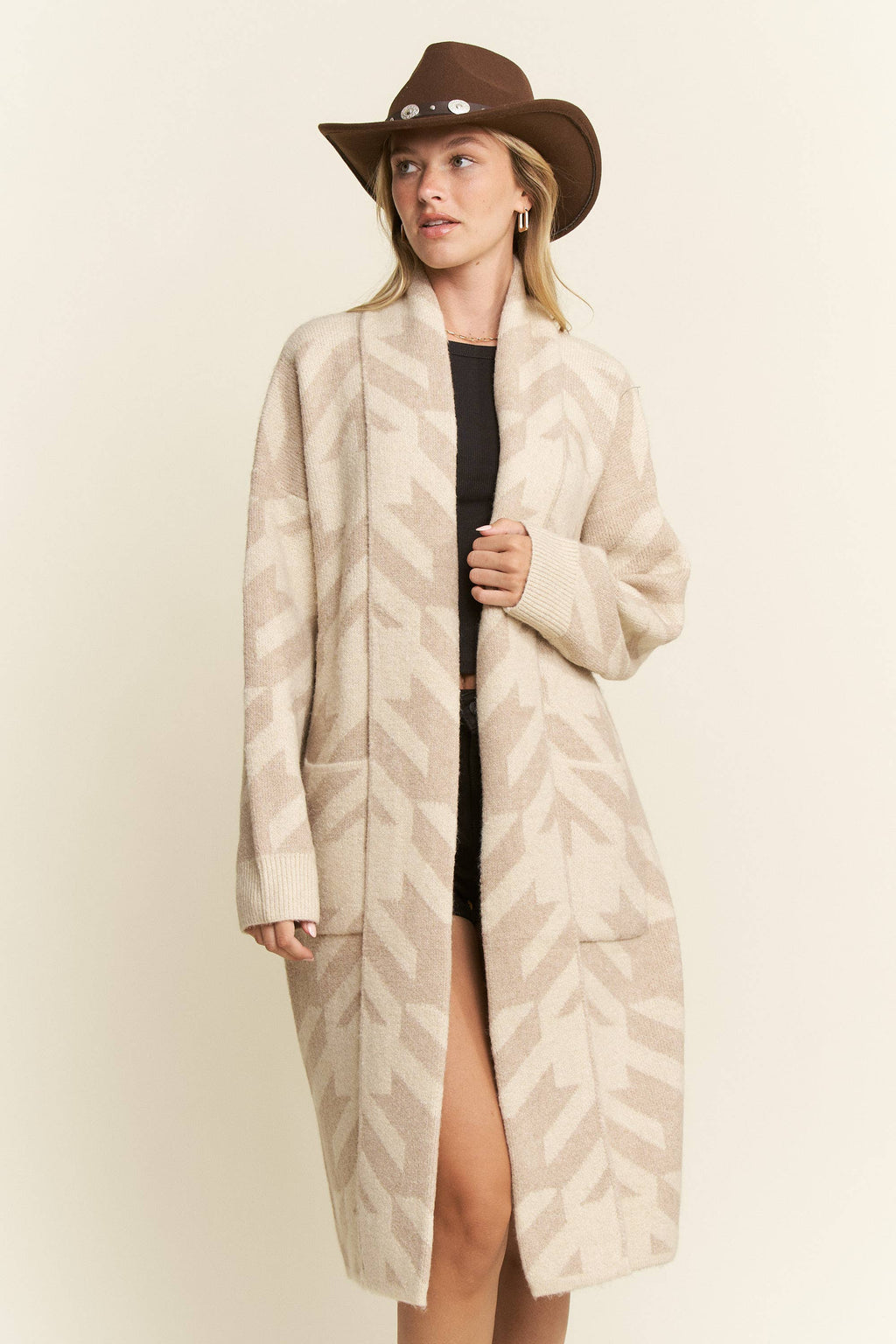 GIANT HOUNDSTOOTH PRINT CARDIGAN: OATMEAL Sizes S/M, L/XL, 1XL/2XL