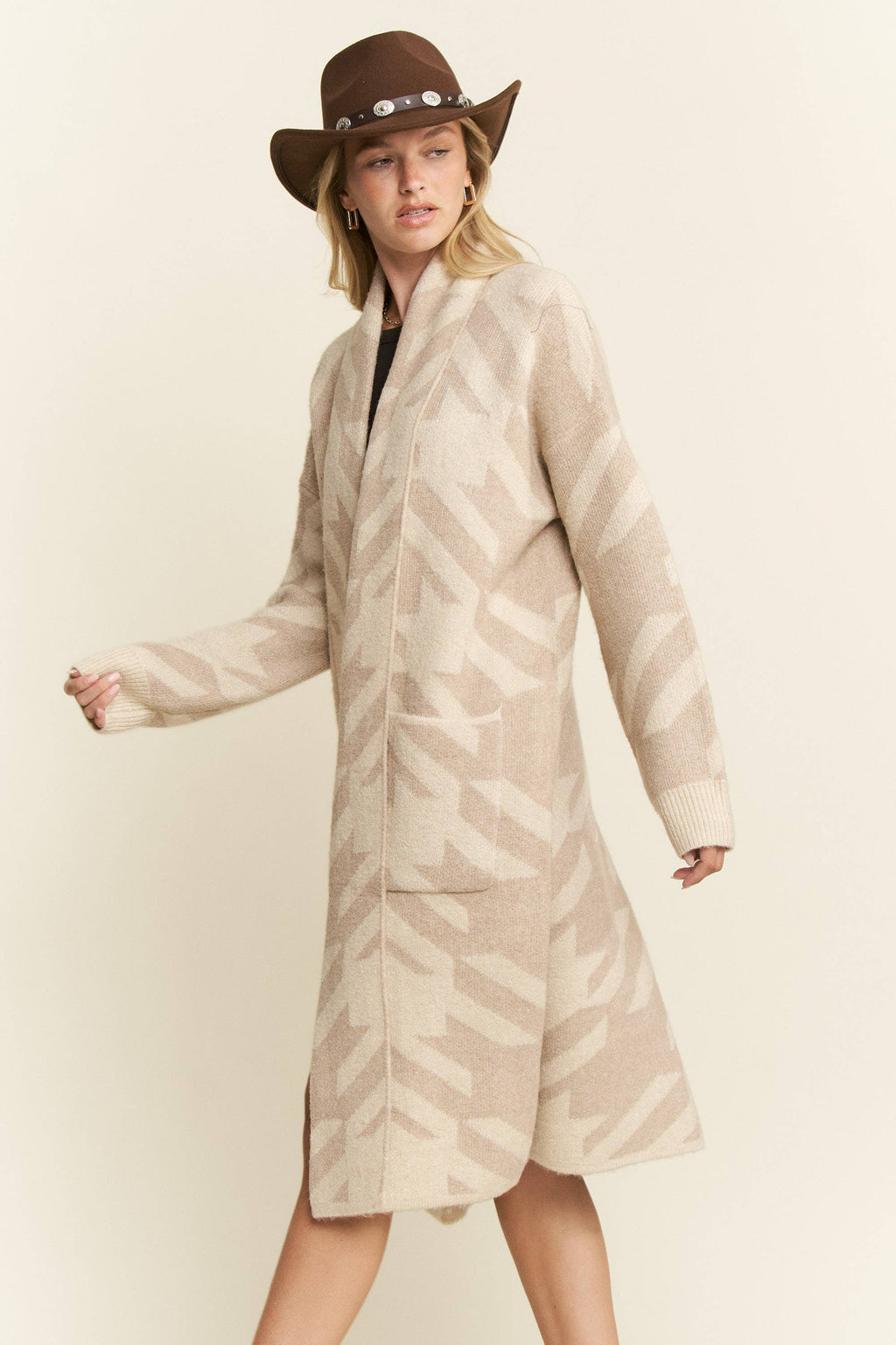 GIANT HOUNDSTOOTH PRINT CARDIGAN: OATMEAL Sizes S/M, L/XL, 1XL/2XL