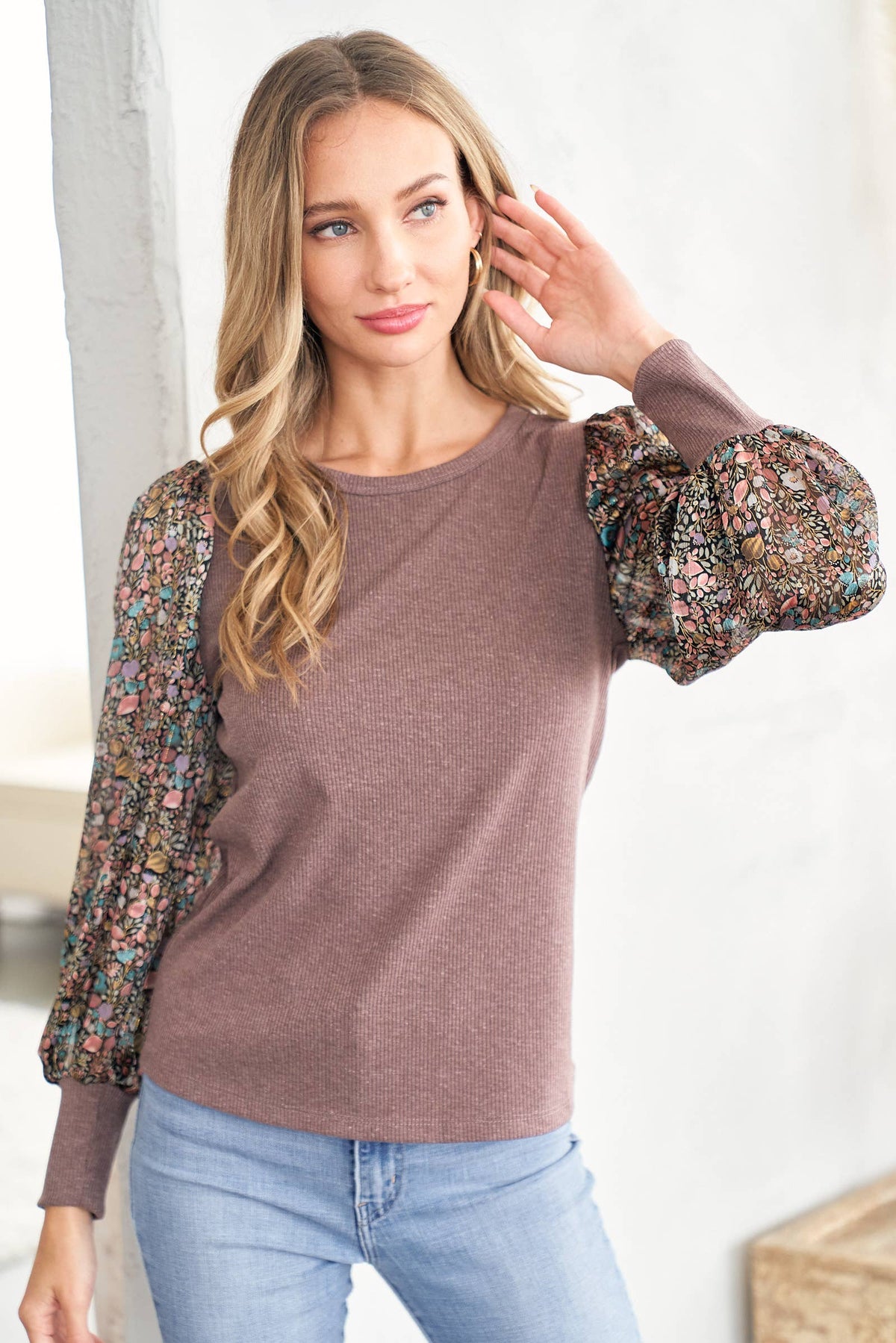 Women’s Ribbed Knit Lurex Floral Chiffon Puff Sleeve Top: Brown / Contemporary