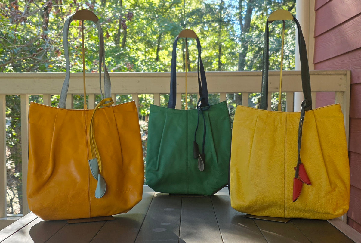 Celine · Shoulder Bag with Zipper Cloure (Photo 1 shows actual colors available.)